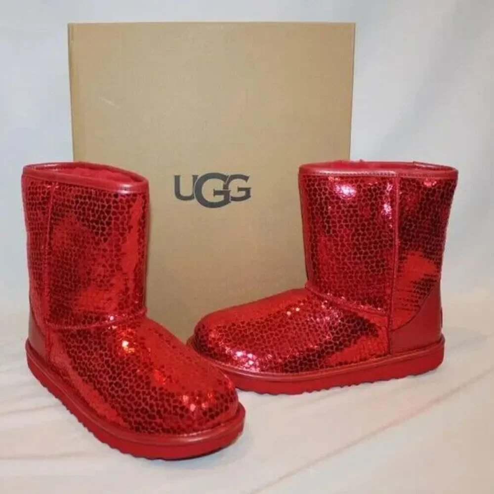 NIB UGG YOUTH 4 SEQUIN HEART CLASSIC SHORT SHEARLING BOOTS RED‎